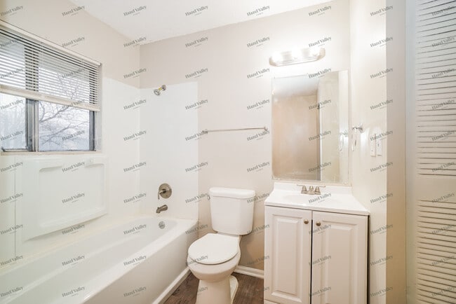 Building Photo - 488 Lombard Rd