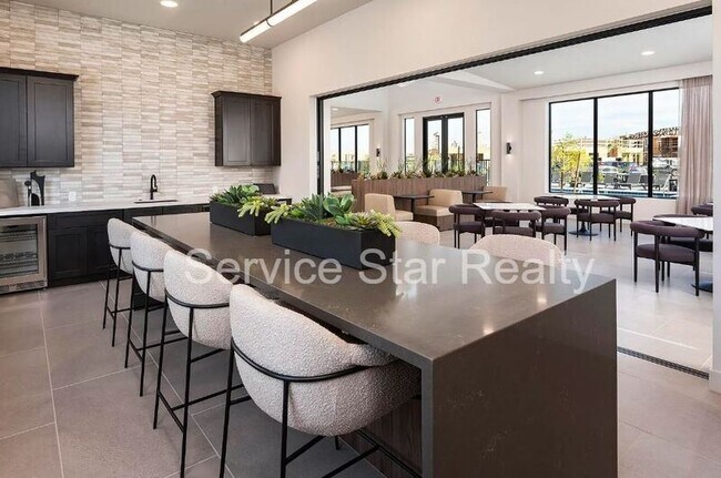 Building Photo - 2121 W Sonoran Desert Dr