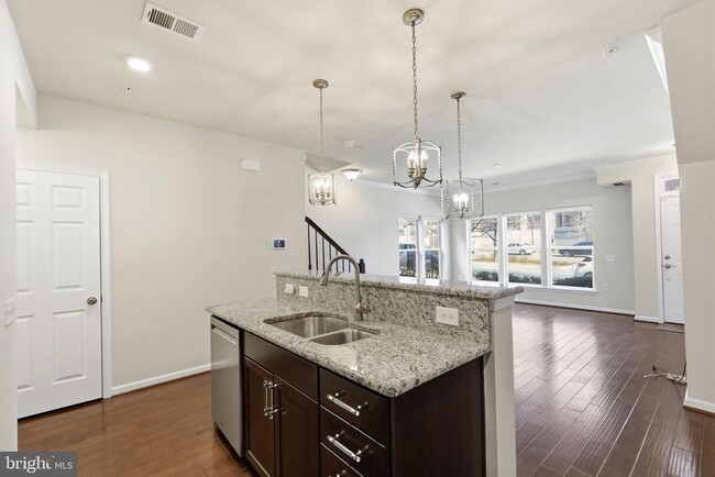 Building Photo - 637 Diamondback Dr