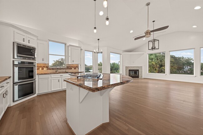 Building Photo - 7203 Timberlake Dr