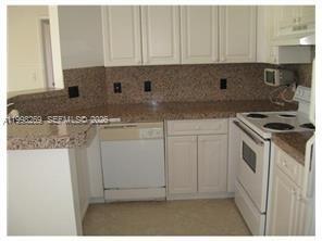 Building Photo - 19501 E Country Club Dr