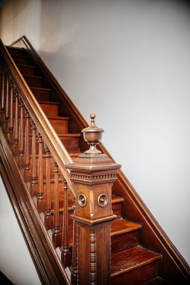 Building Photo - 352 S Catherine St