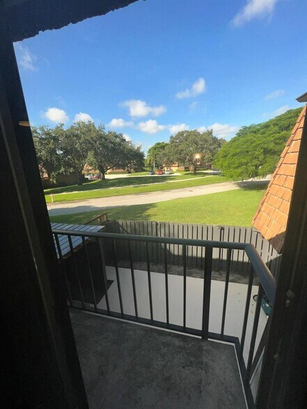 Building Photo - 2101 21st Ln