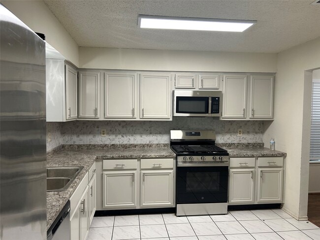 Building Photo - 12310 Jaguar Dr