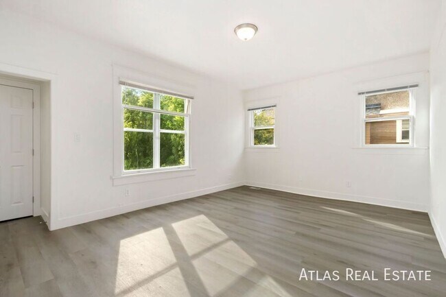 Building Photo - 1904 8th Ave