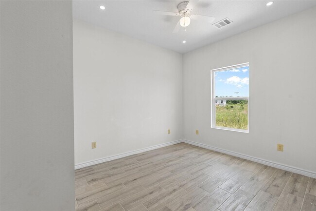 Building Photo - 5053-5835 Drive