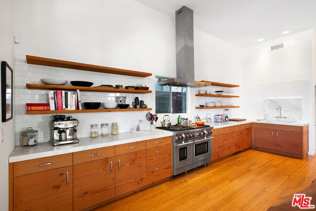 Building Photo - 639 Vernon Ave