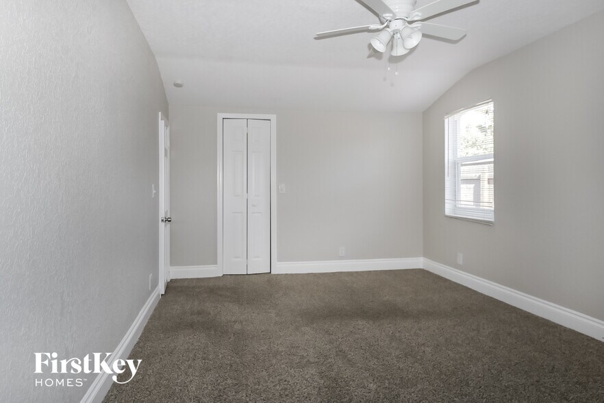 Building Photo - 401 Superior Pl