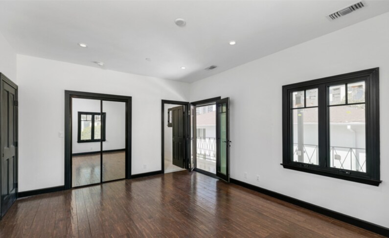 Building Photo - 1307 S Beverly Glen Blvd