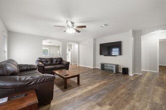 Building Photo - 304 Paige Bend