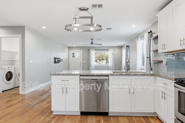 Building Photo - 5029 S 11th Pl