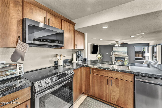Building Photo - 5045 Pradera St