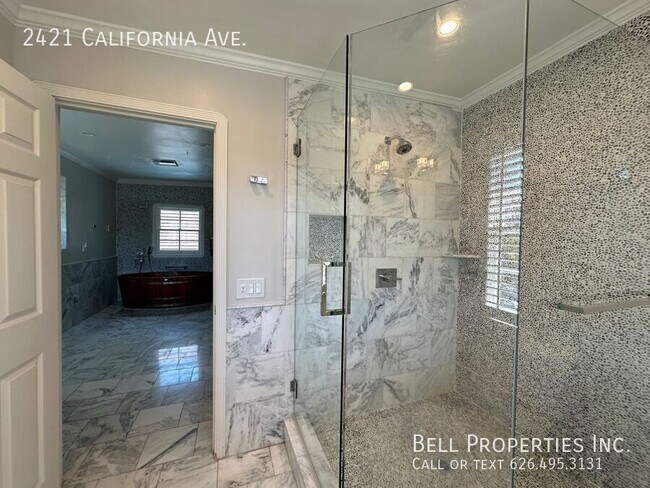 Building Photo - 2421 California Ave