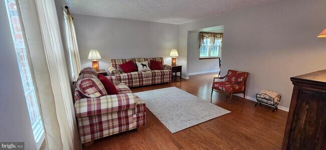 Building Photo - 1526 Palm Ct