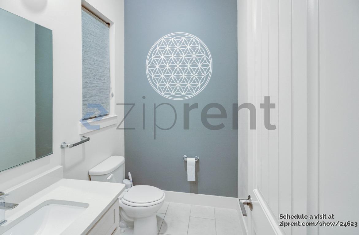 Building Photo - 3010 Zenia Dr