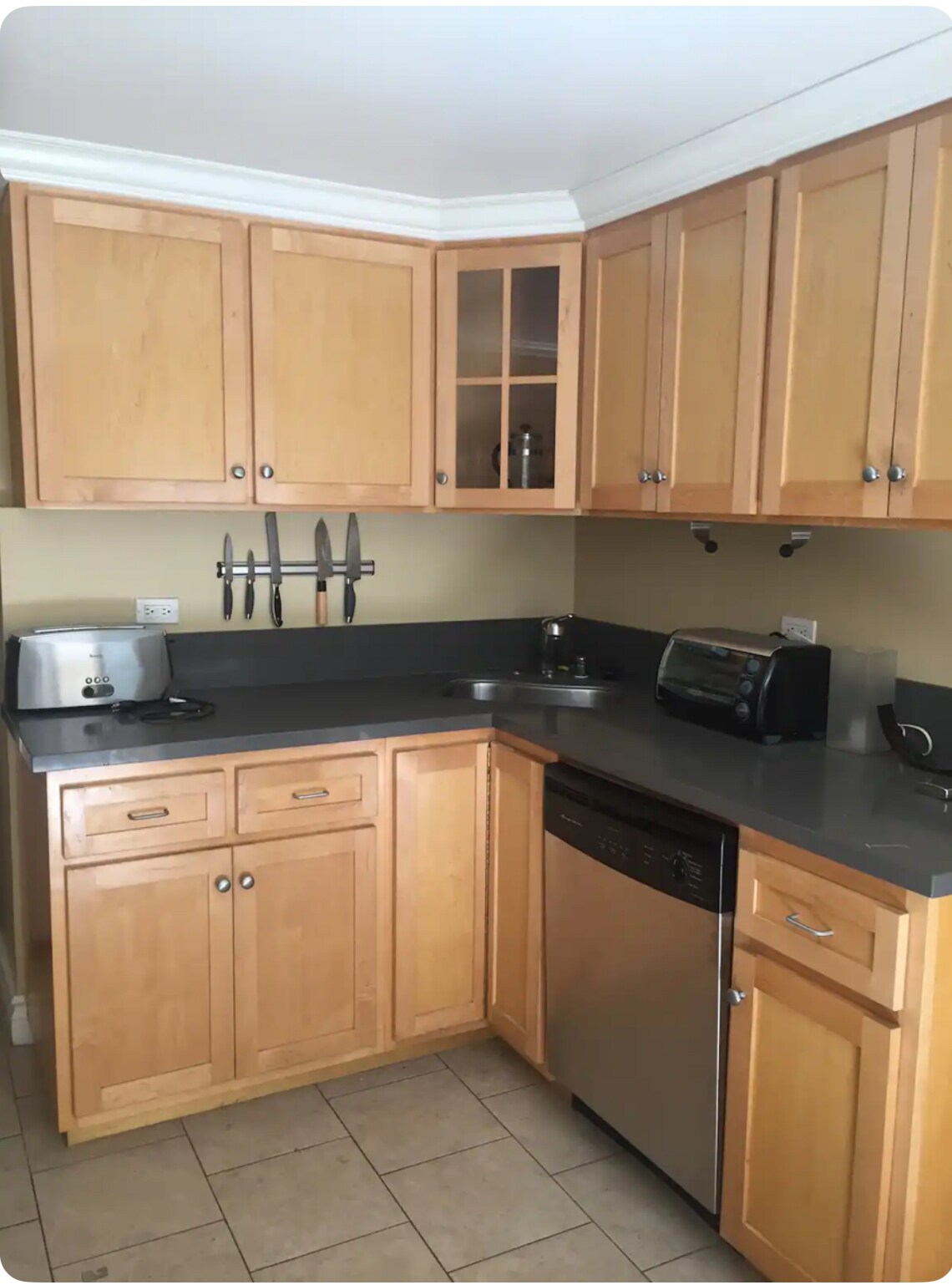 Kitchen - 940 Hilldale Ave