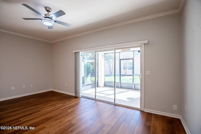 Building Photo - 721 Crystal Way