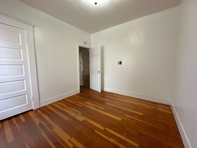 Building Photo - 1405 Canby St