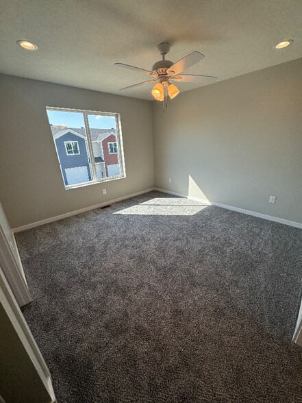 Building Photo - 301 Crest Dr