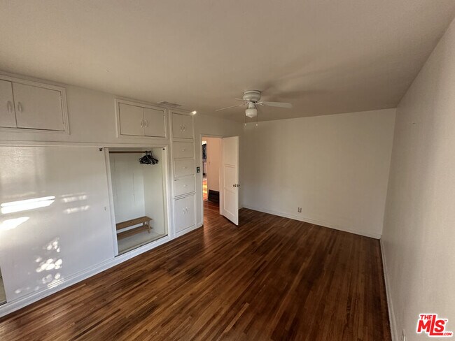 Building Photo - 4001 Chevy Chase Dr