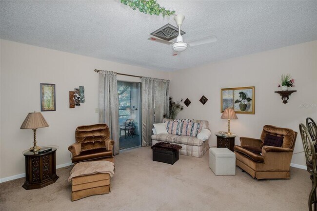 Building Photo - 8015 San Fernando Dr