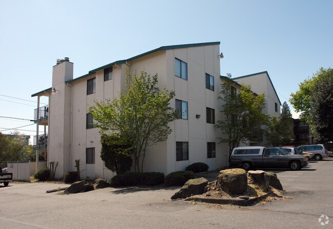 Building Photo - 938 100th St