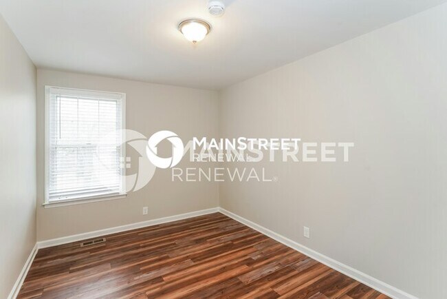Building Photo - 3 Bedroom Pet-Friendly Home in HENDERSONVILLE, TN with Main Street Renewal