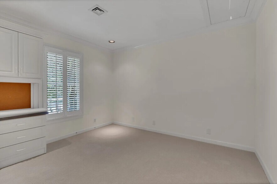 Building Photo - 3600 Bowlingate Ln