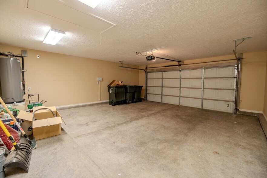 Building Photo - 2412 Cobblestone Cir