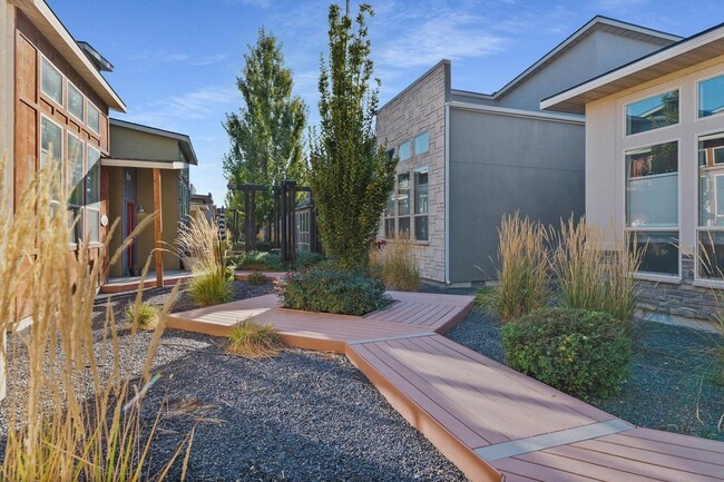 Building Photo - Verraso Village Townhomes