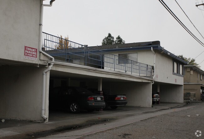 Building Photo - Euclid Arms