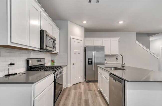 Kitchen - 1124 Amistad Loop