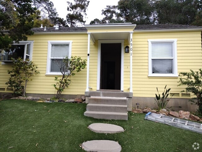 Building Photo - 3501 Curlew St