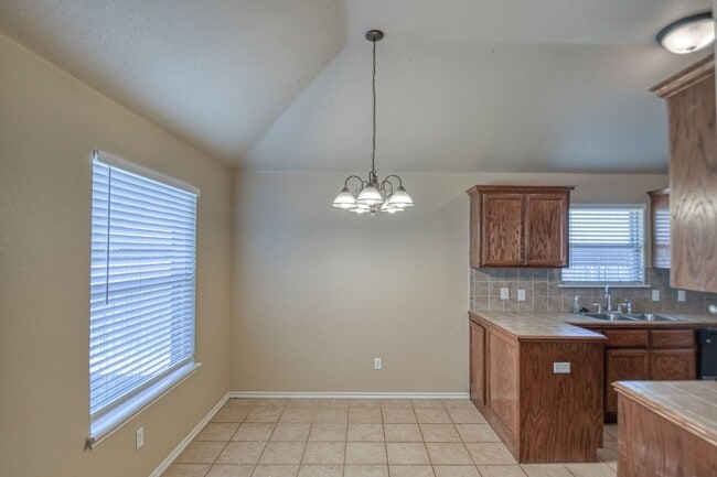 Building Photo - Beautiful Home in Central Norman!