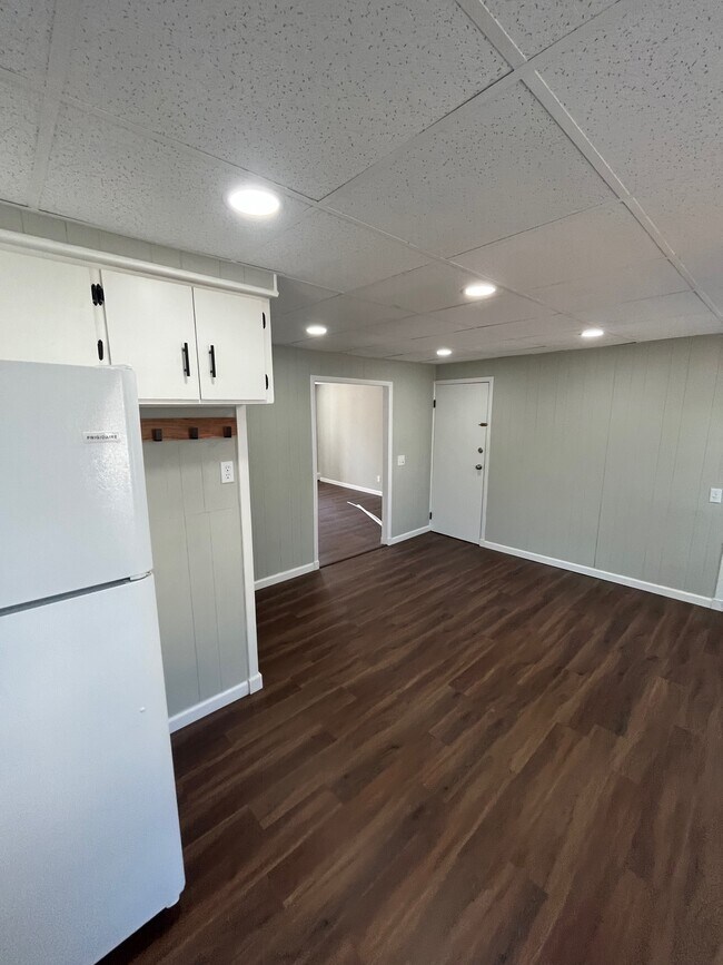 Building Photo - 215 Knight St