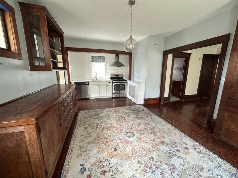 Building Photo - 83 Shethar St