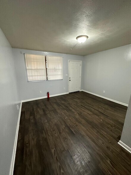 Building Photo - 1625 W 26th St