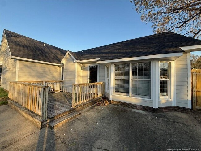 Building Photo - 8420 Deertrot Dr