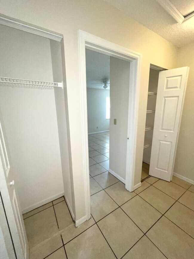 Building Photo - 2 Bedroom. 2 Bath Duplex on 14th Street