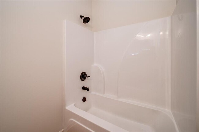 Building Photo - 129 Stonewood Creek Ct