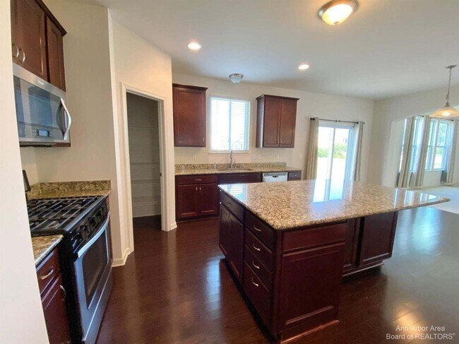 Building Photo - 4430 Montith Dr