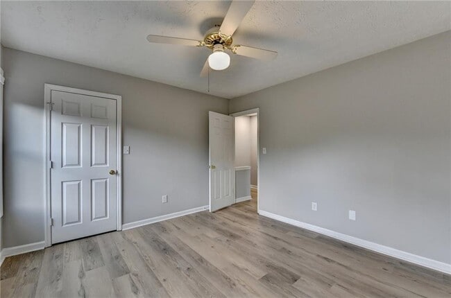 Building Photo - 3876 Meadow Creek Dr