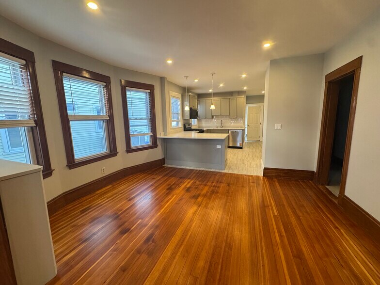 Building Photo - 69 Turner St