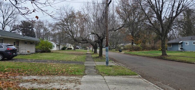 Building Photo - Charming 3-Bedroom Property in Prime Location ( SECTION 8 VOUCHER ACCEPTED )