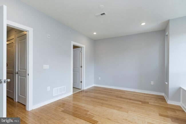 Building Photo - 2230 Frankford Ave