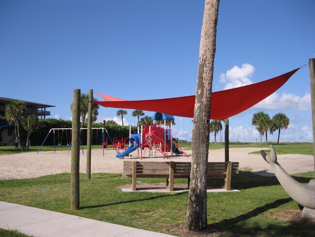 Building Photo - 800 Coquina Ln