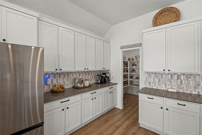 Building Photo - 29003 Spicewood Vly Dr