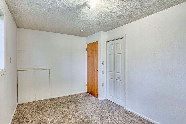 Building Photo - 836 Winchester Dr