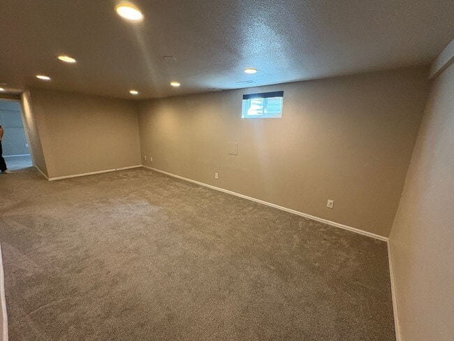 Building Photo - Large 5 bed 3 bath house near Cherry Creek Reservoir!