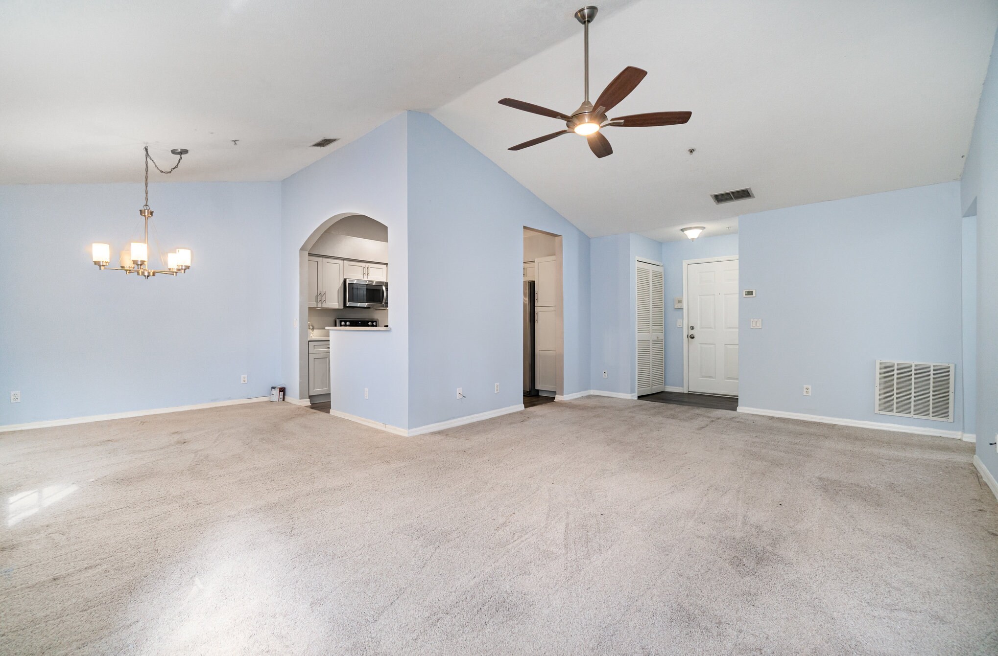 Building Photo - 1030 Loch Vail